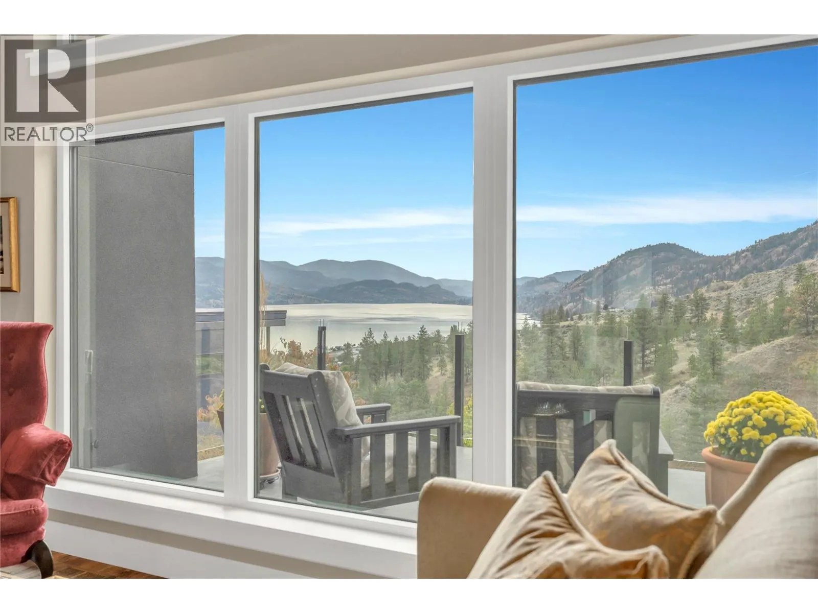 118 RIDGE View