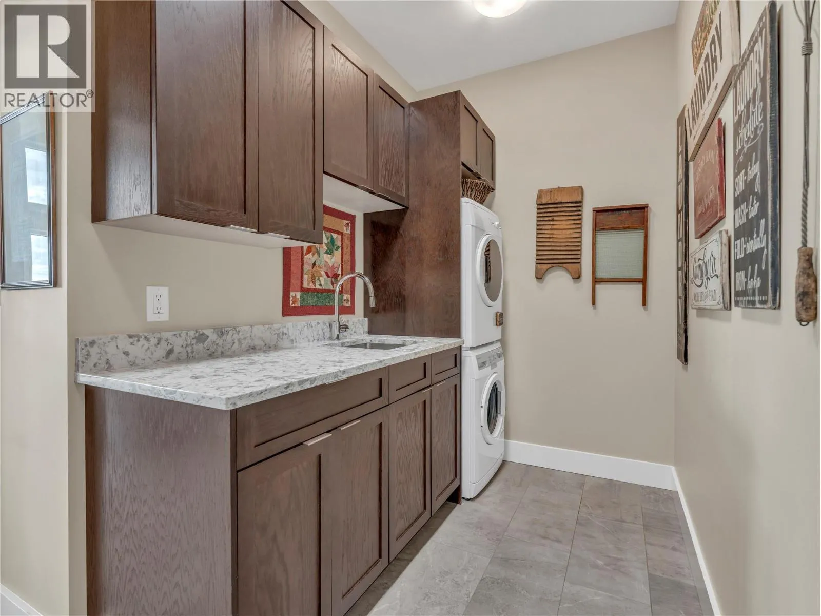 118 RIDGE View