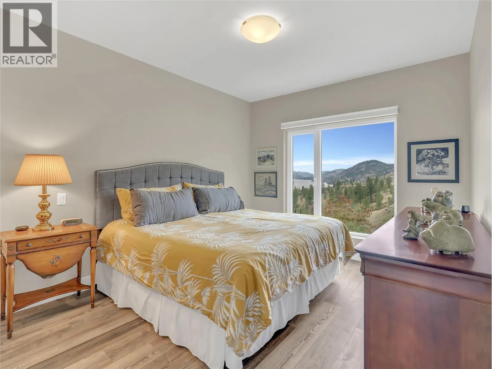118 RIDGE View