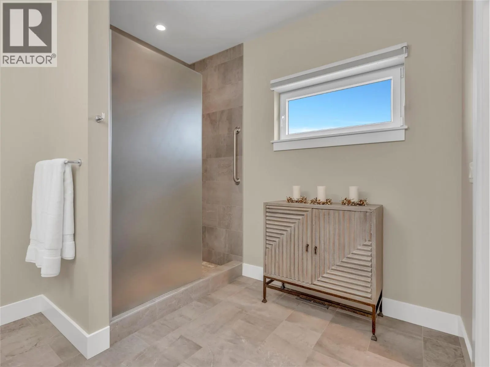 118 RIDGE View