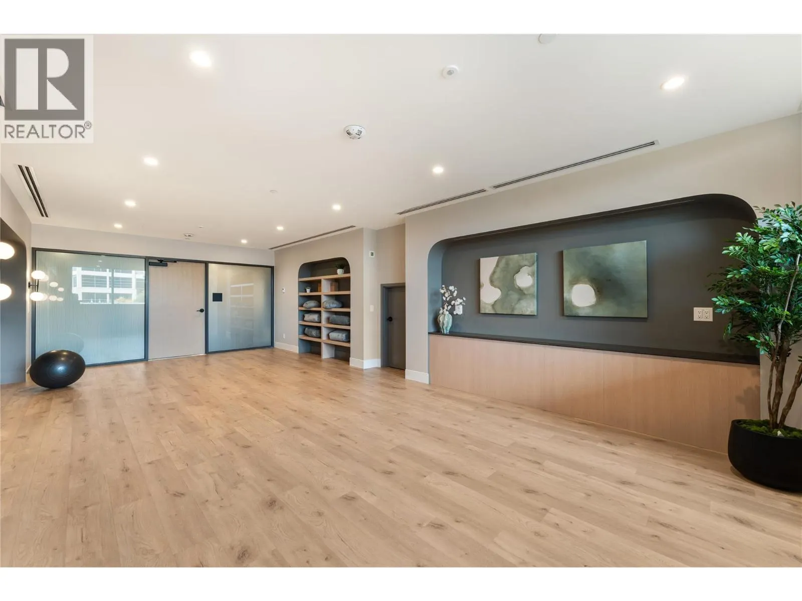 3340 Lakeshore Road Unit# 1003
