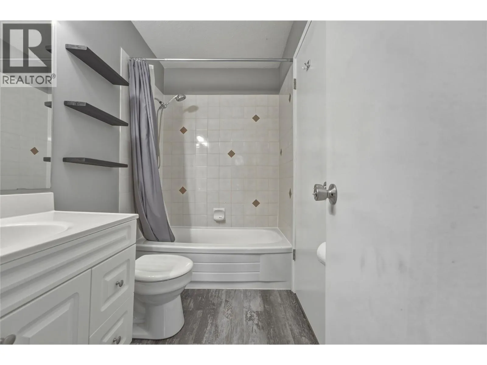4100 24 Avenue Unit# 103