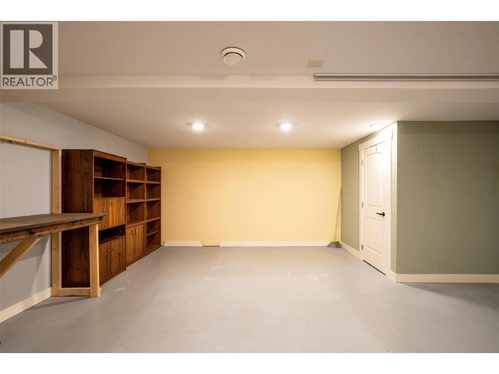 2444 York Avenue Unit# 32