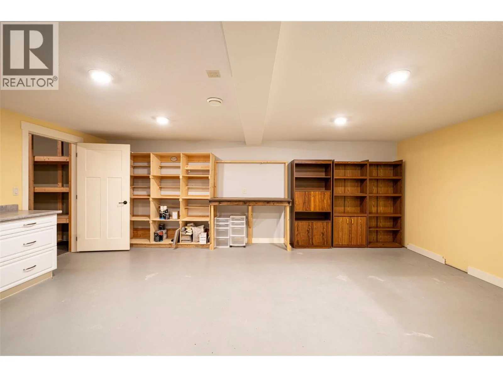 2444 York Avenue Unit# 32