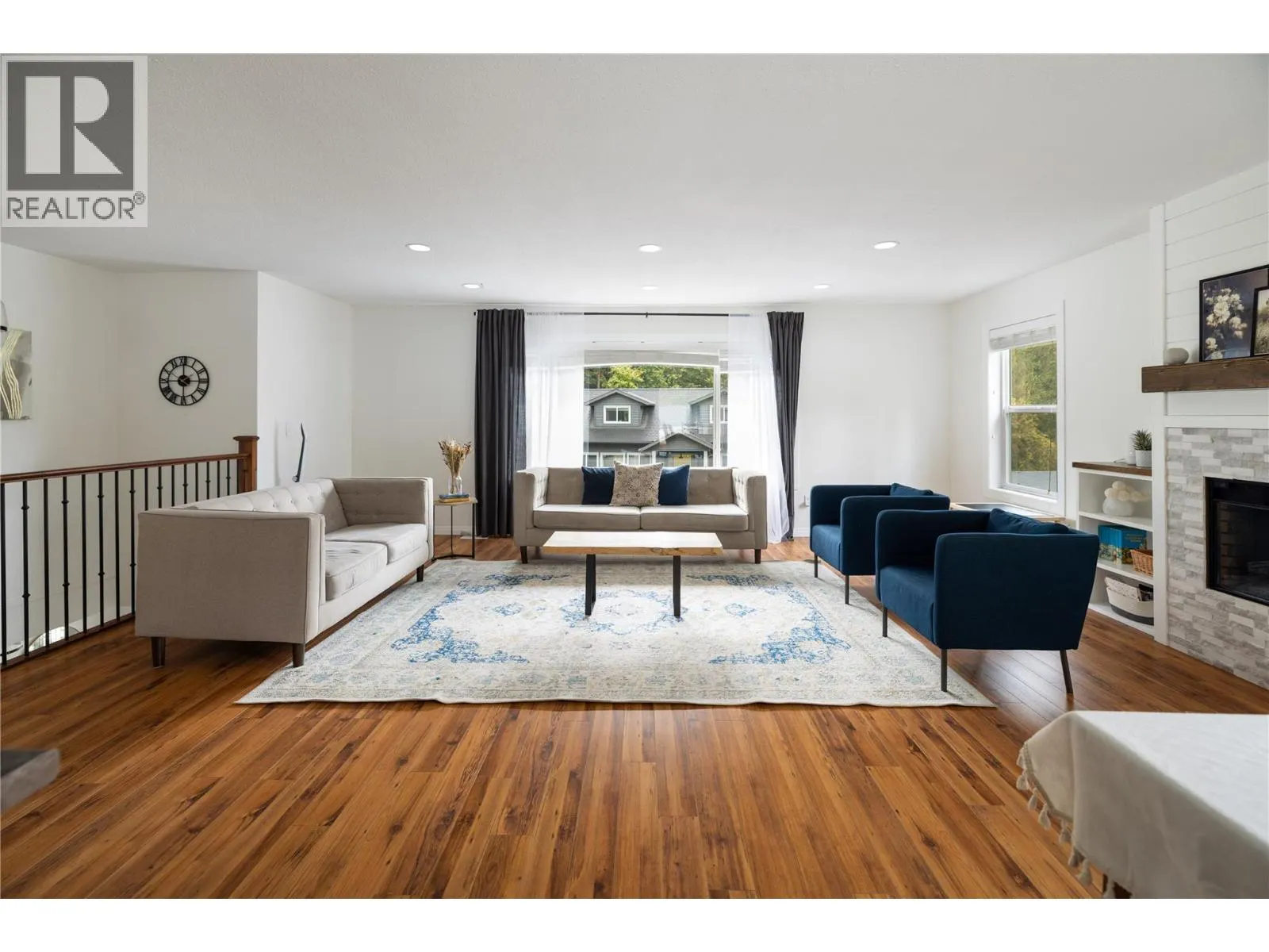 3945 Highland Park Crescent