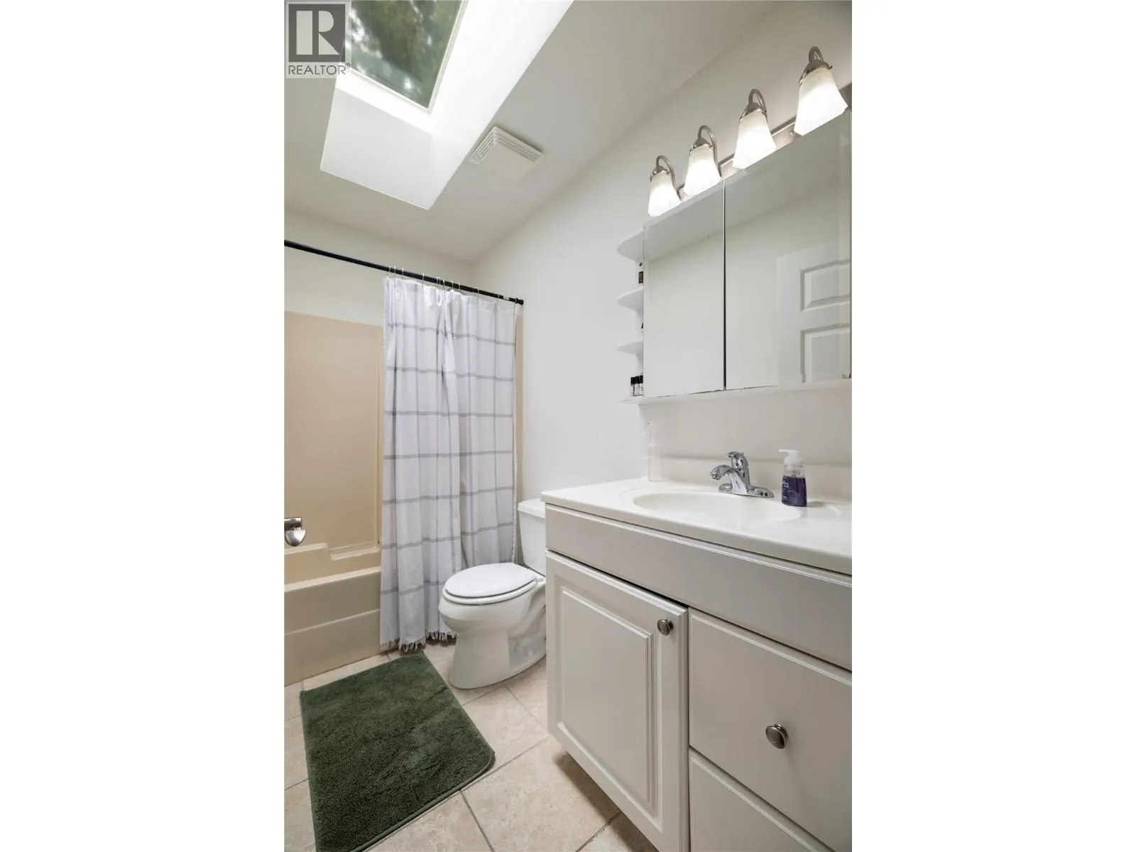 3945 Highland Park Crescent