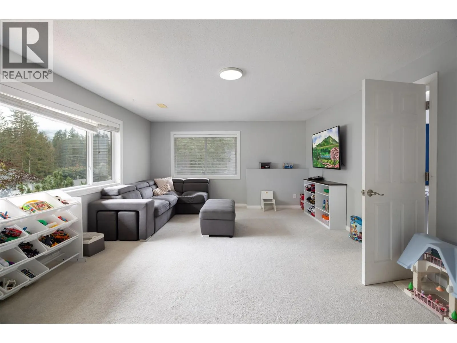3945 Highland Park Crescent