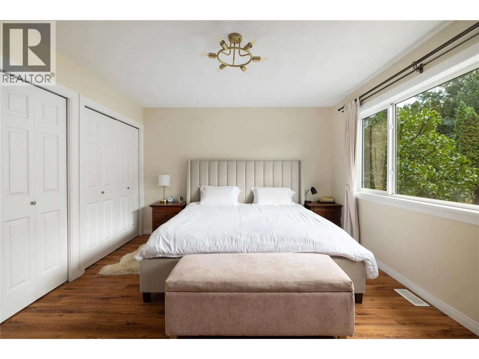 3945 Highland Park Crescent