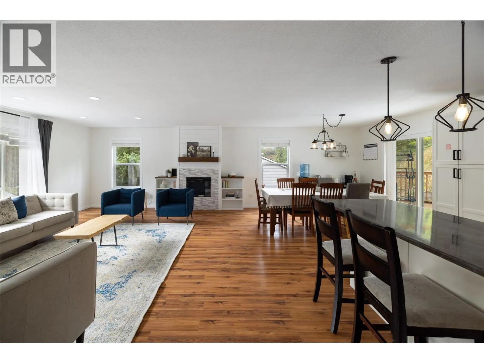 3945 Highland Park Crescent