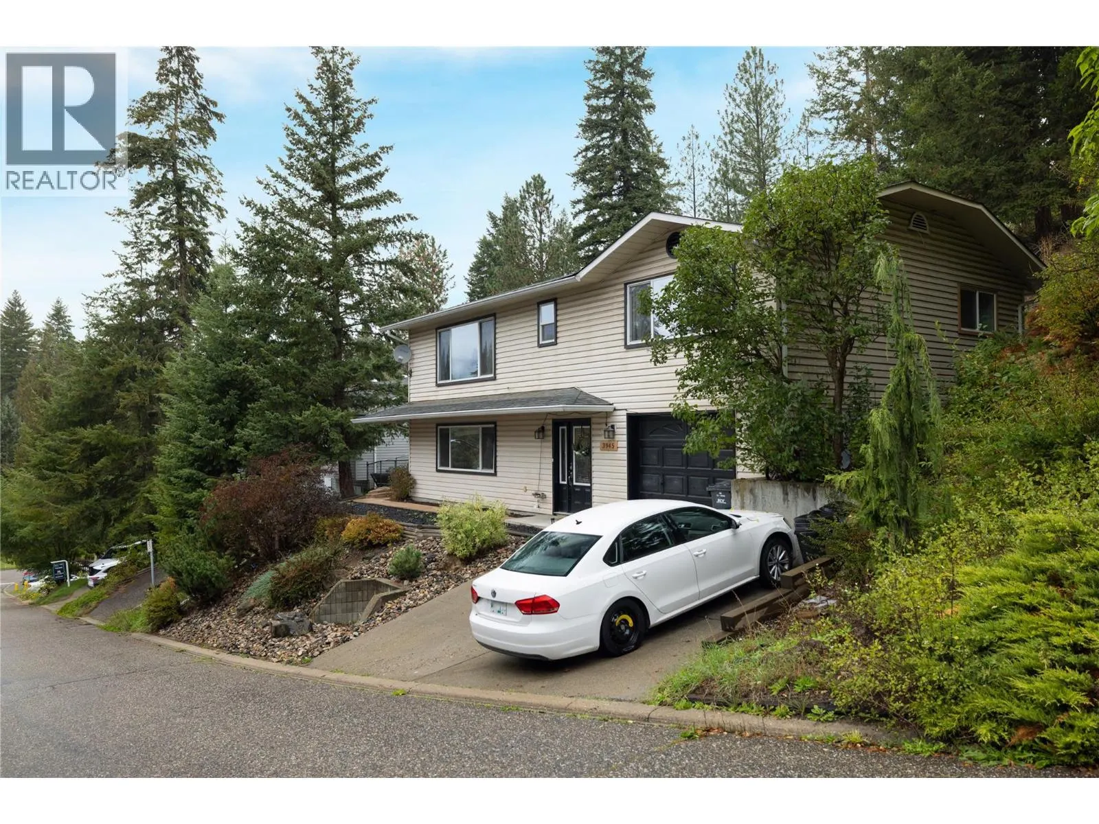 3945 Highland Park Crescent