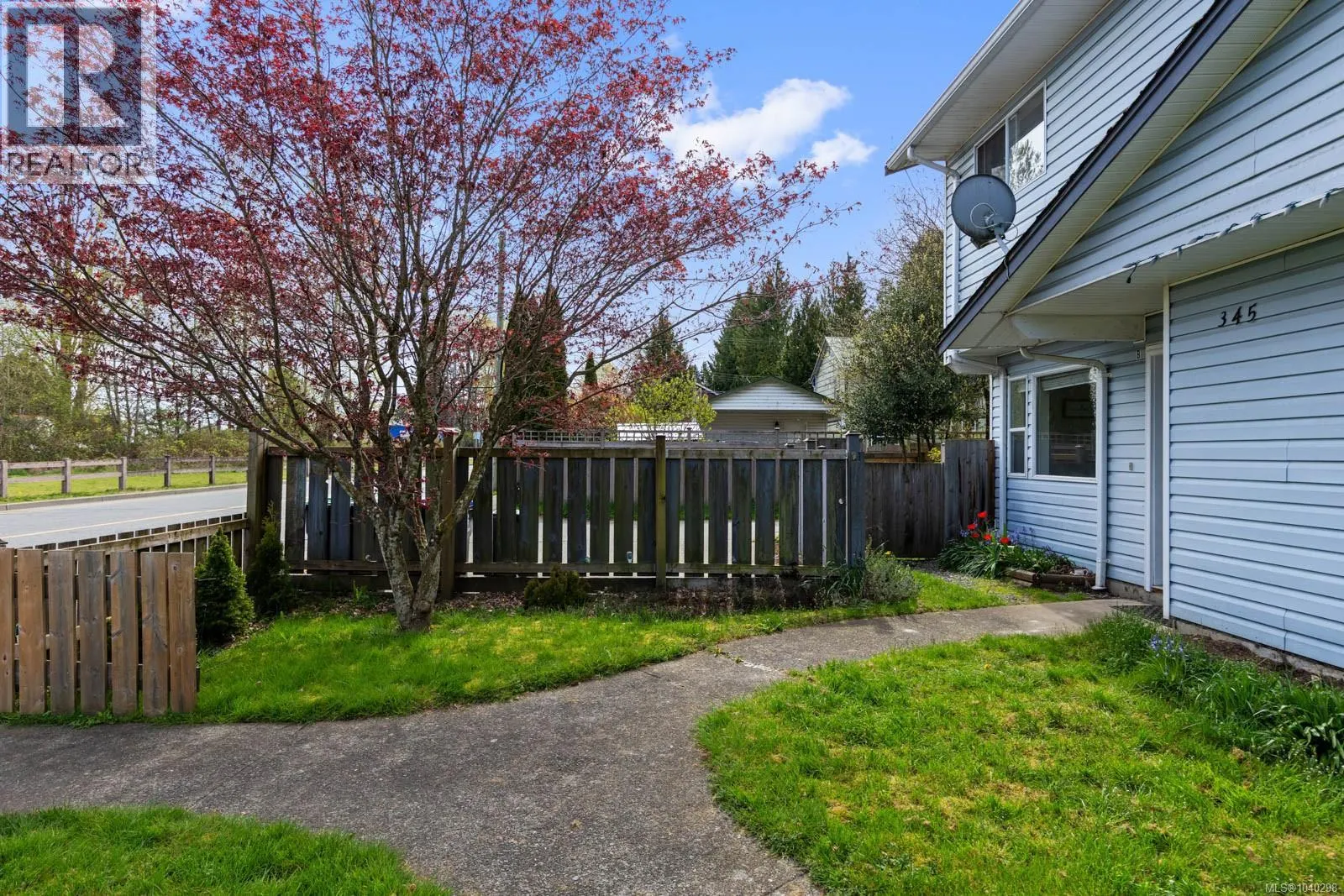 B 345 Menzies Ave