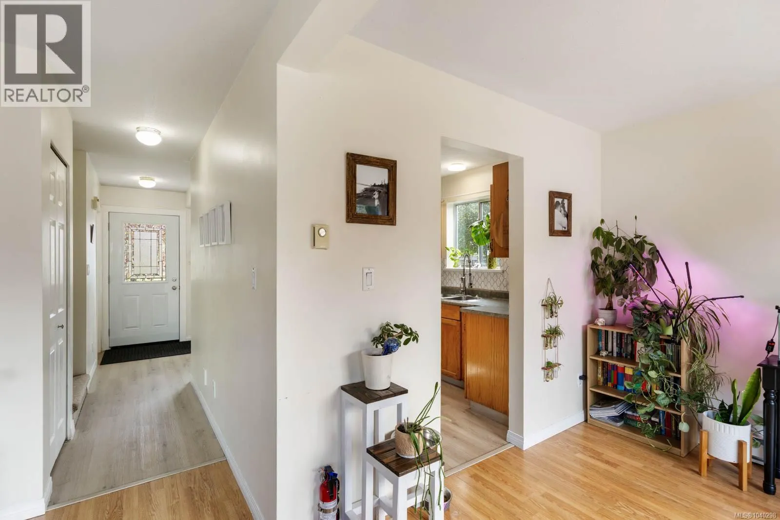 B 345 Menzies Ave