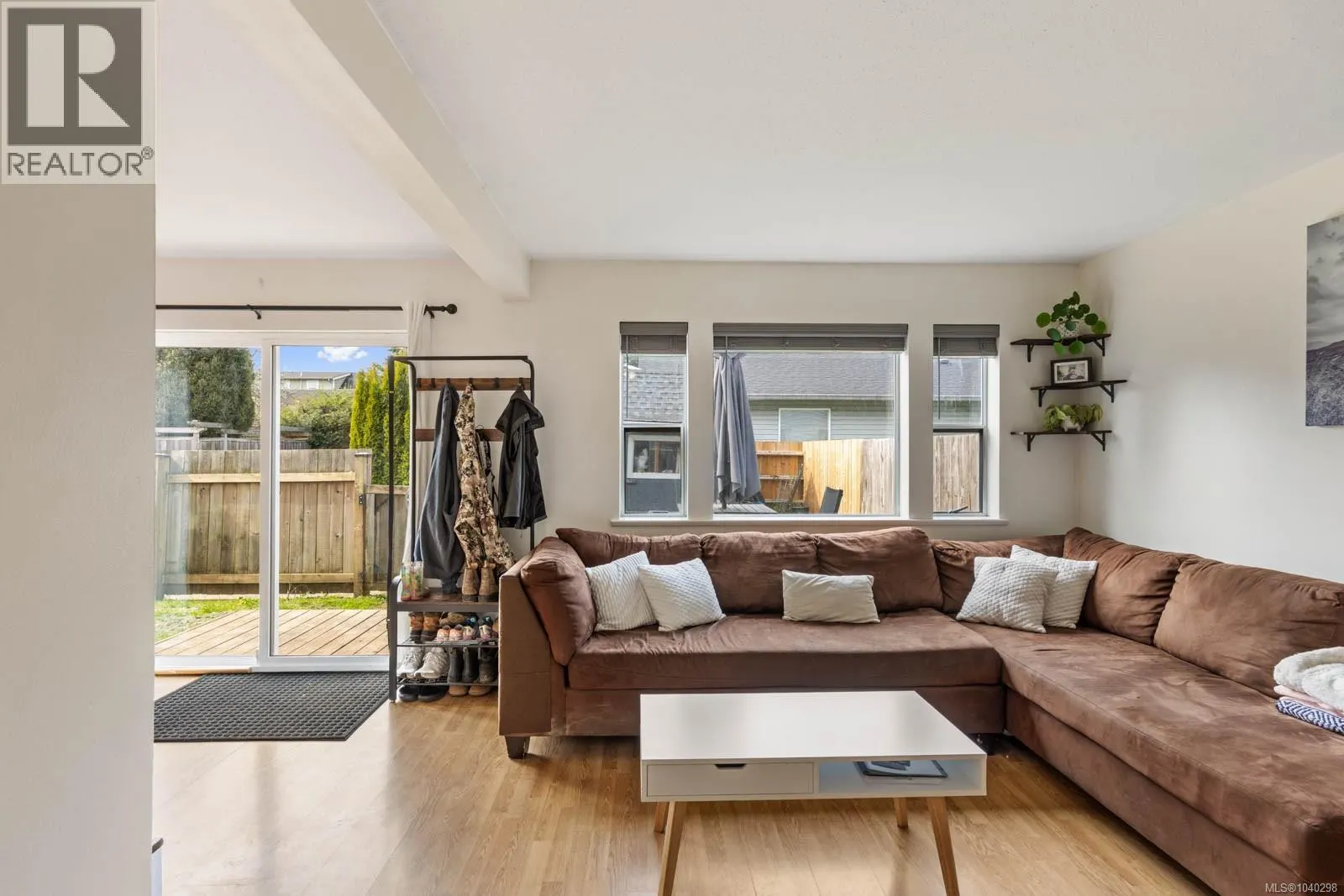 B 345 Menzies Ave