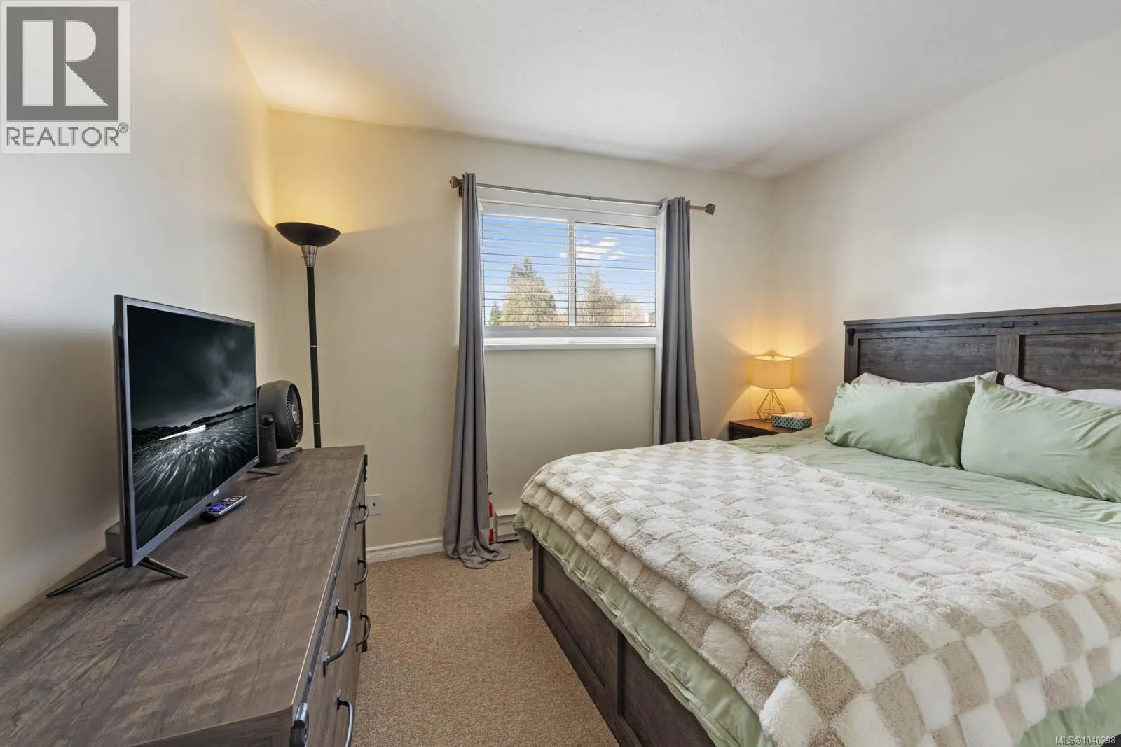 B 345 Menzies Ave