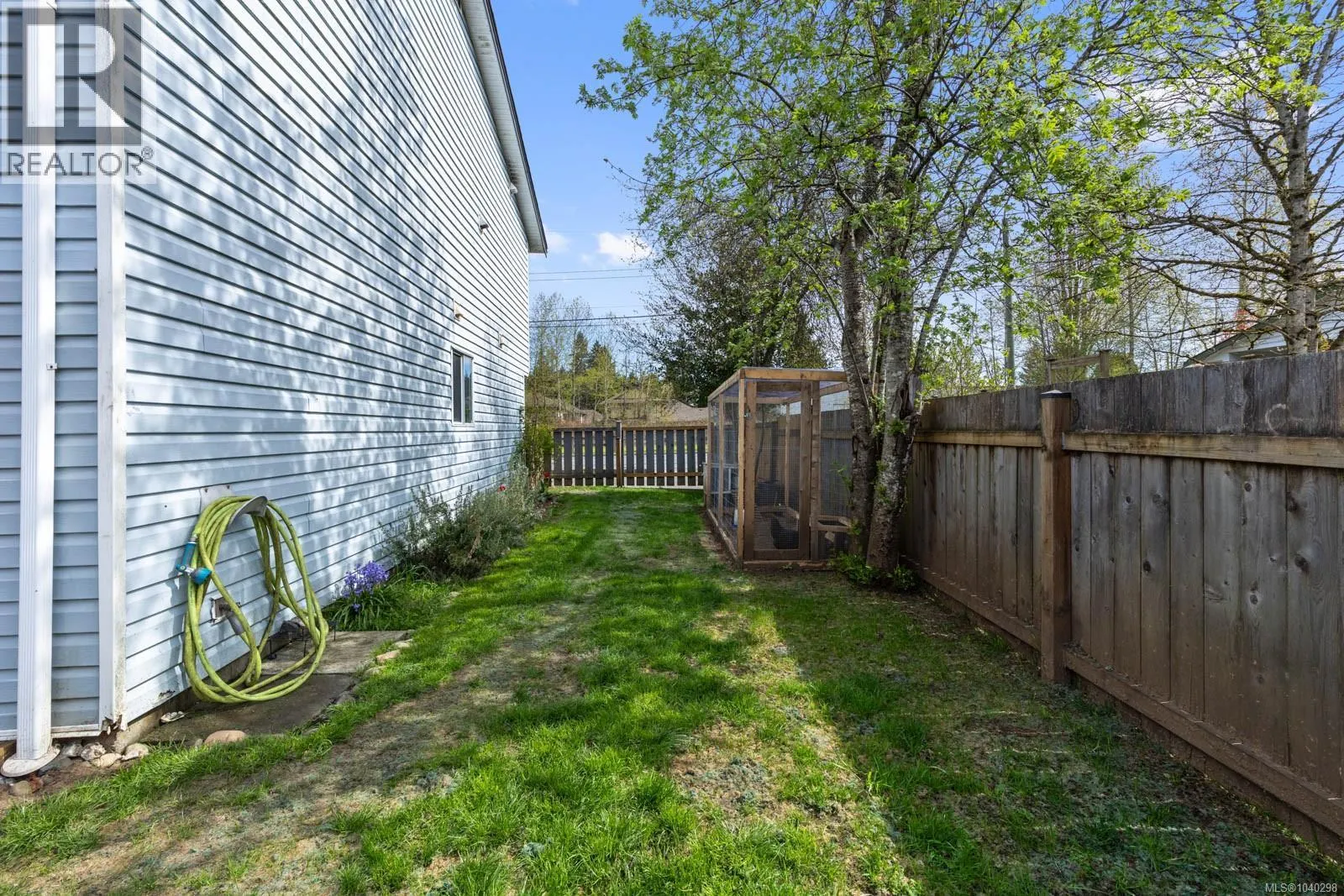 B 345 Menzies Ave
