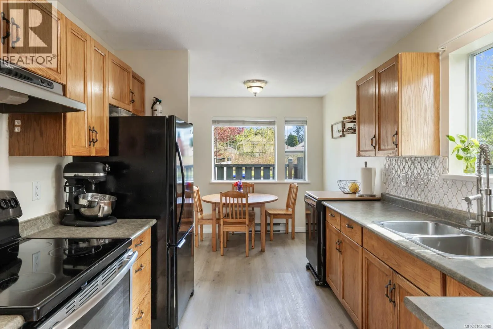 B 345 Menzies Ave