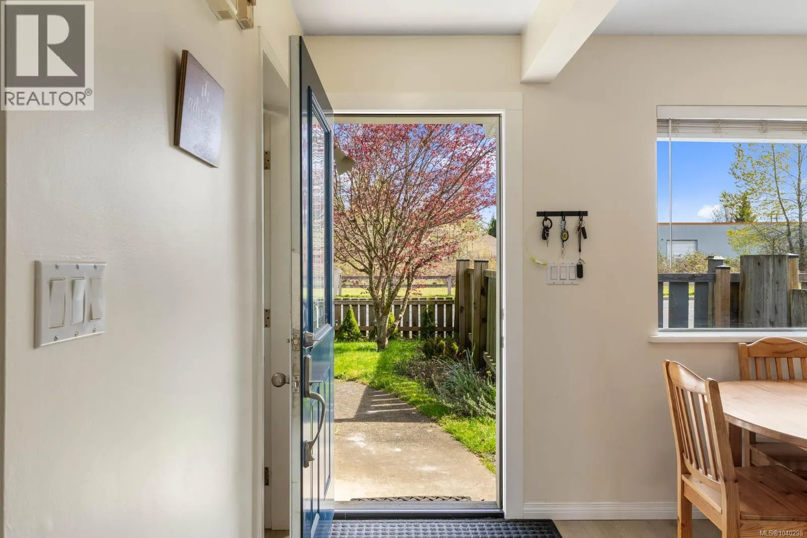 B 345 Menzies Ave