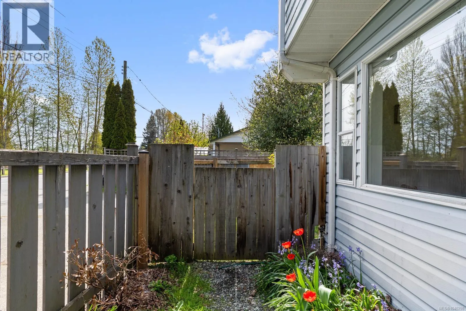 B 345 Menzies Ave