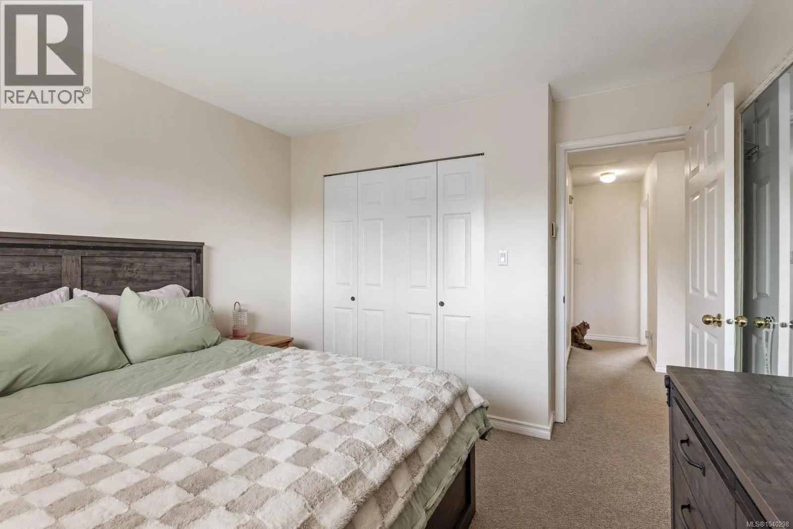 B 345 Menzies Ave