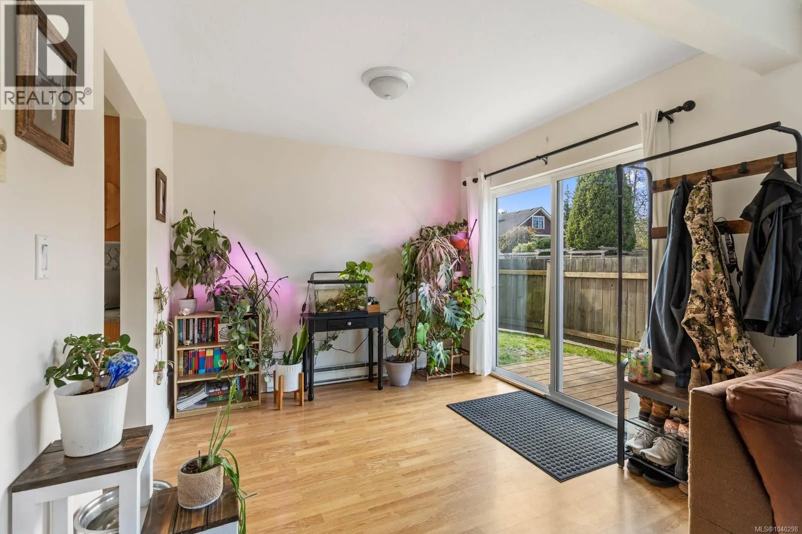B 345 Menzies Ave