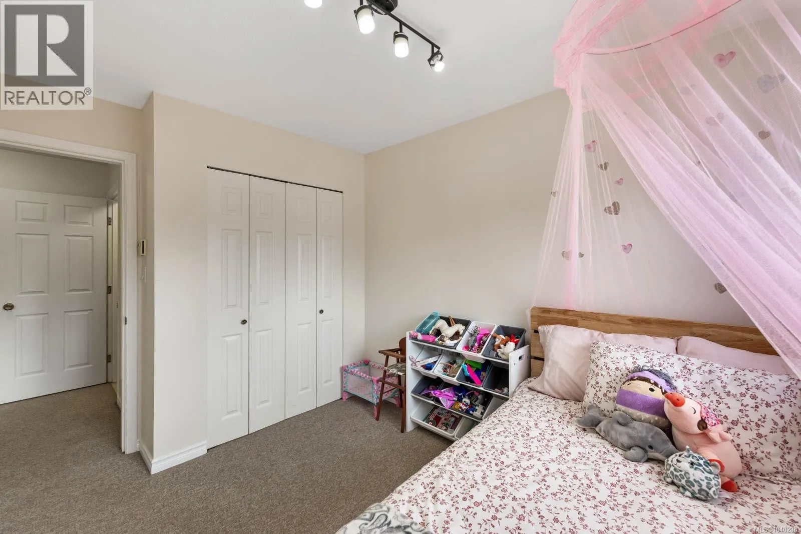 B 345 Menzies Ave