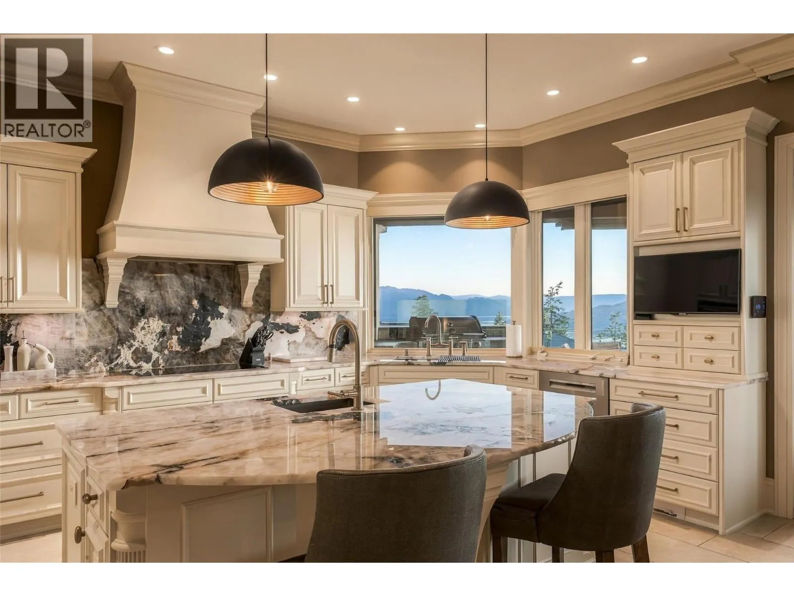 706 Highpointe Court