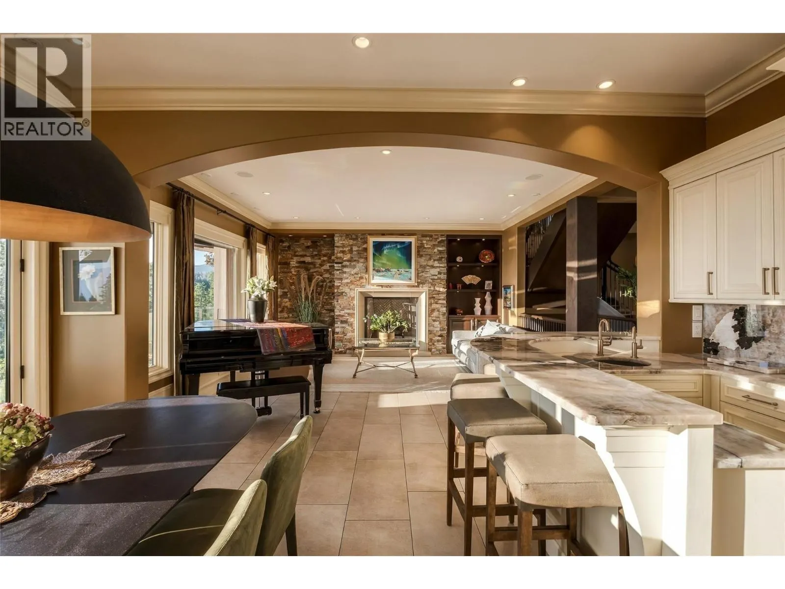 706 Highpointe Court