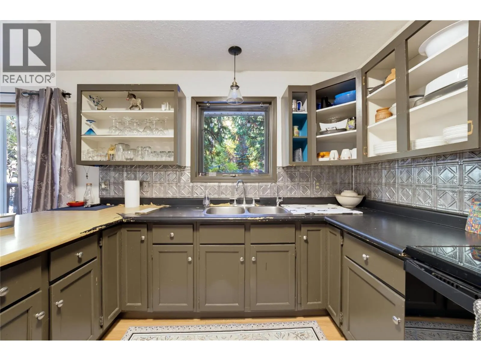 9020 Hummingbird Drive