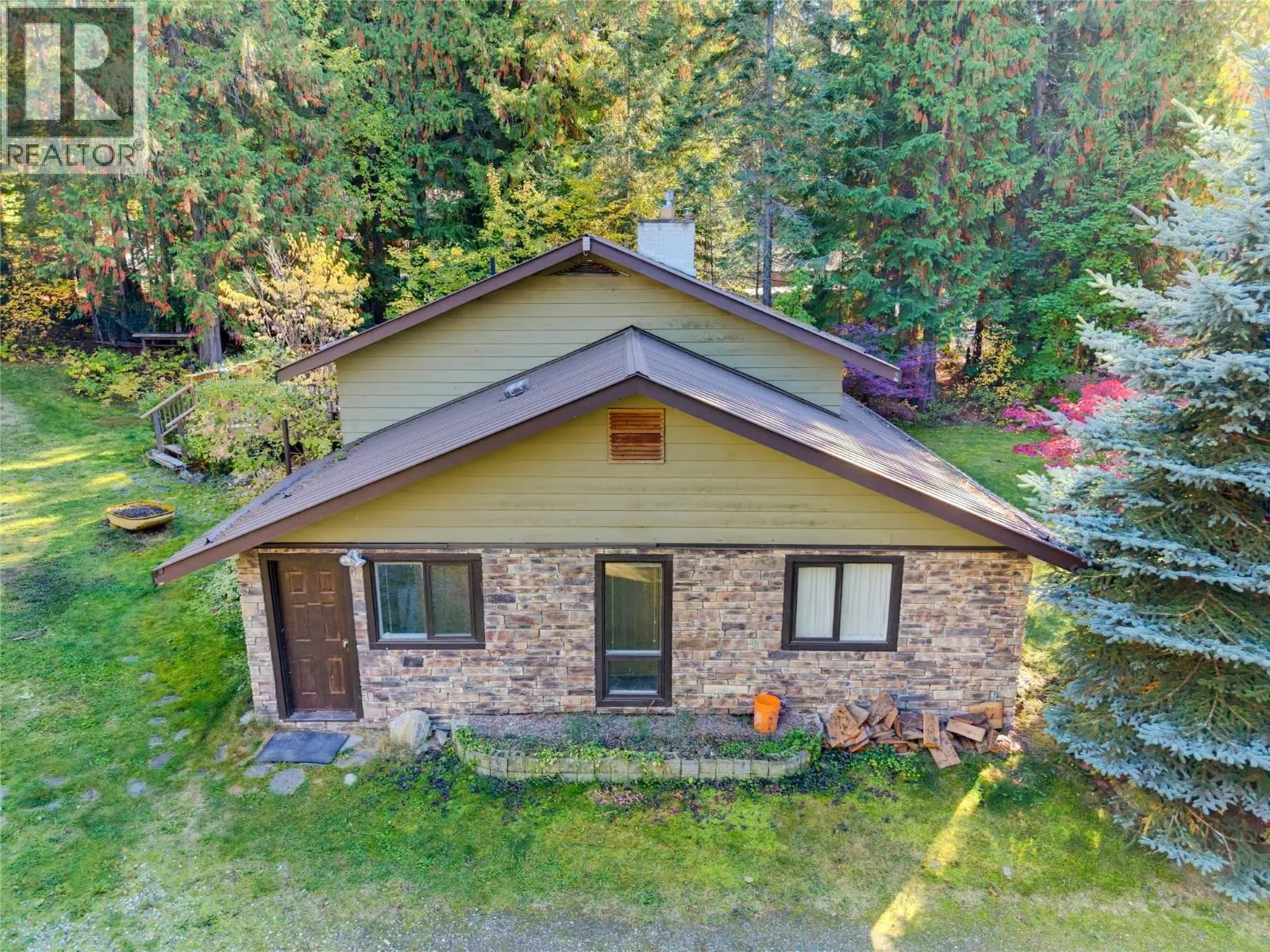 9020 Hummingbird Drive