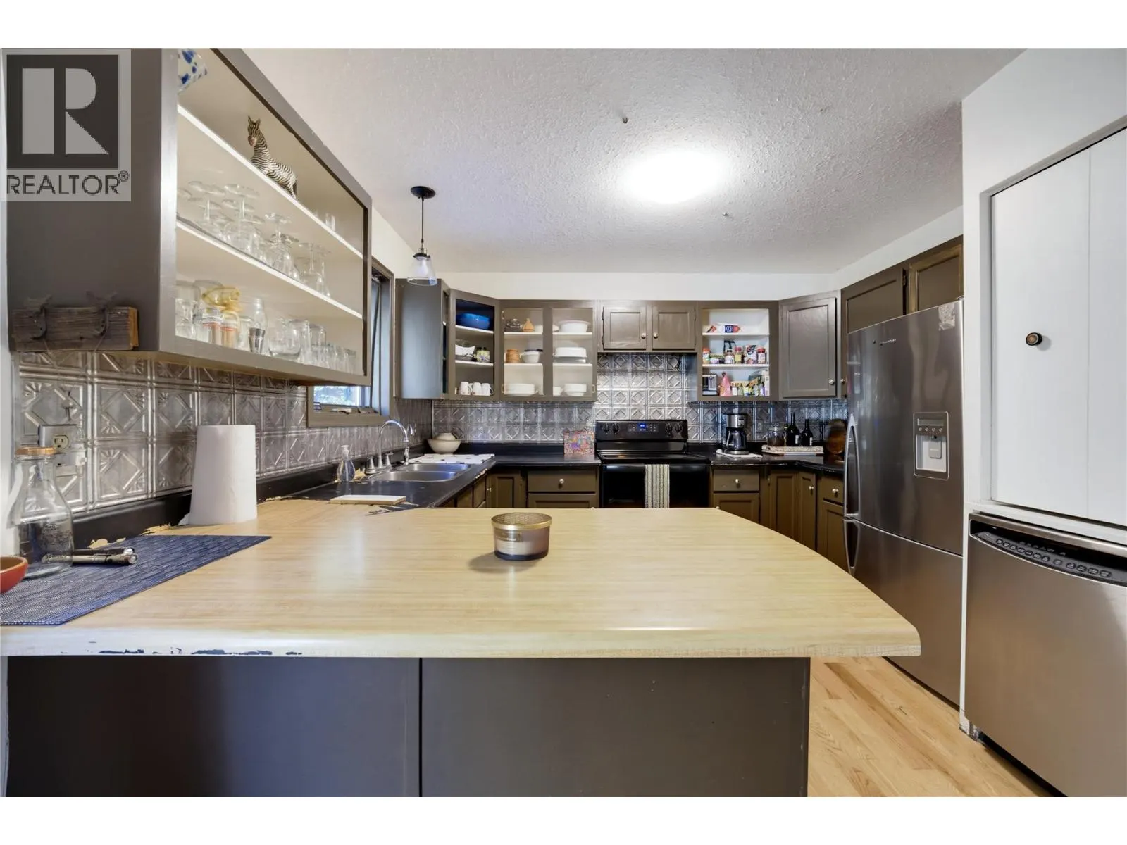 9020 Hummingbird Drive