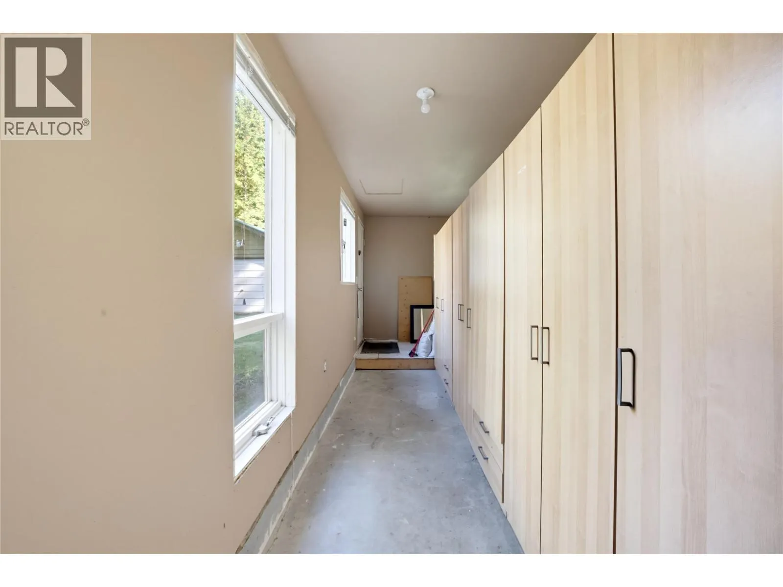 9020 Hummingbird Drive
