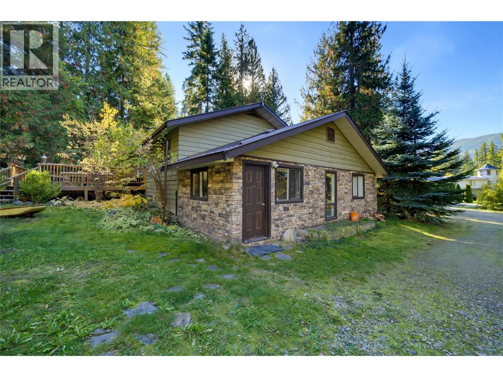 9020 Hummingbird Drive