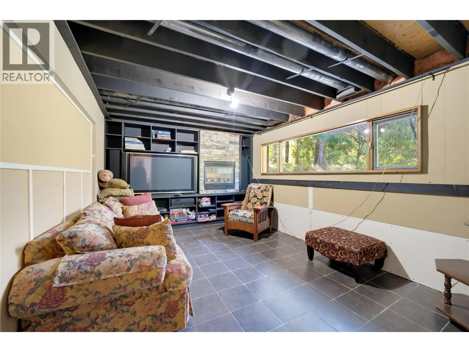 9020 Hummingbird Drive
