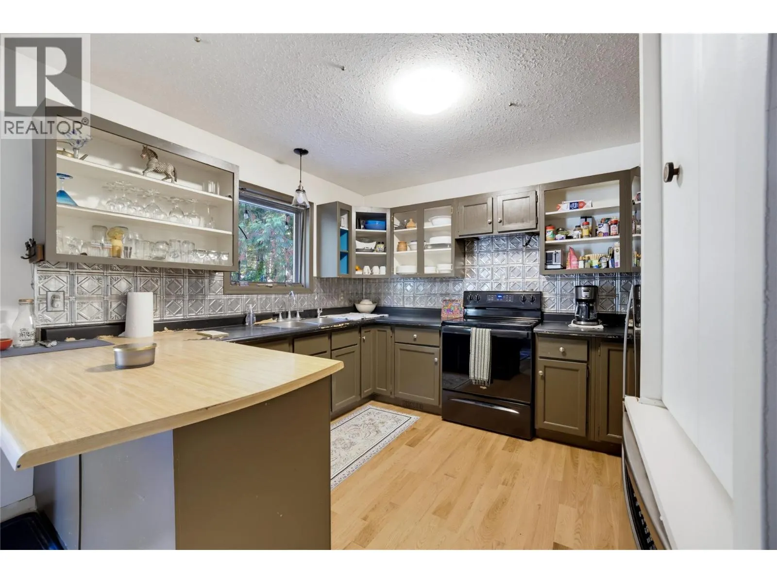 9020 Hummingbird Drive