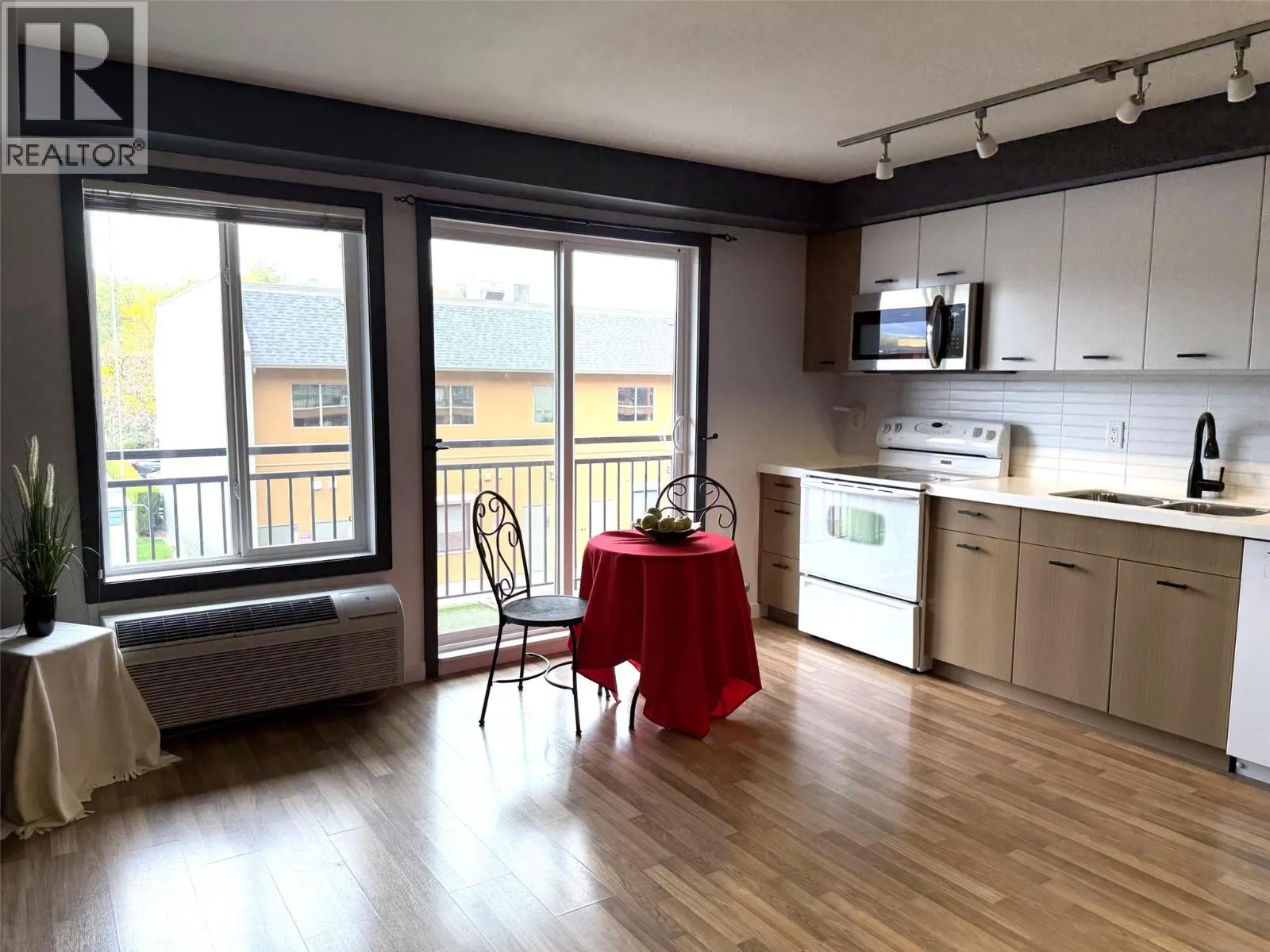 1550 Dickson Avenue Unit# 218