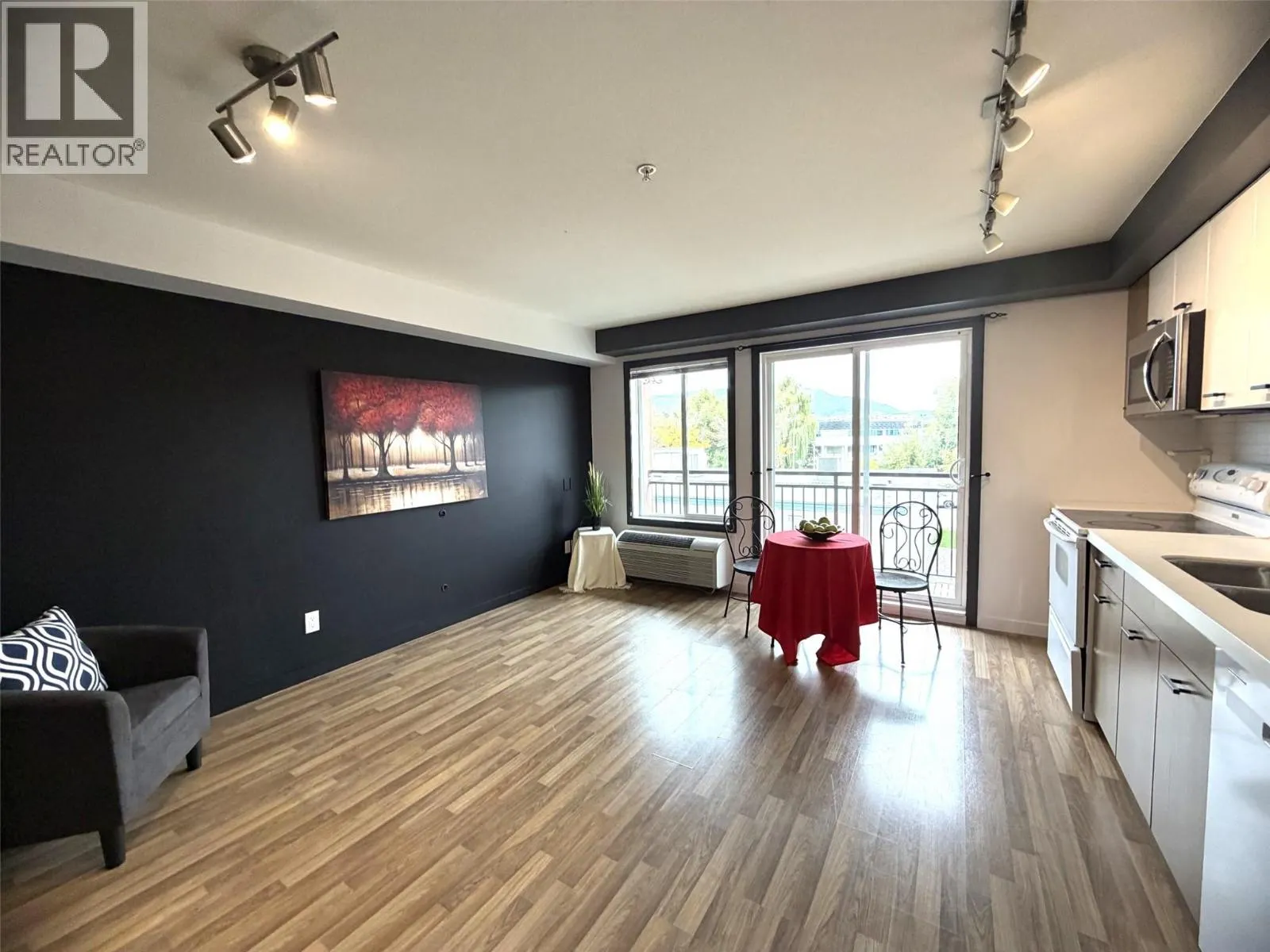 1550 Dickson Avenue Unit# 218