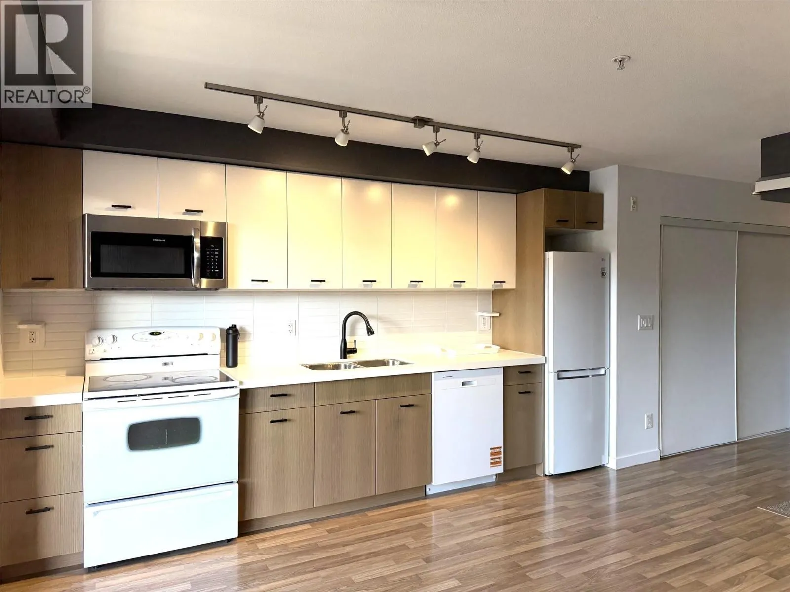 1550 Dickson Avenue Unit# 218