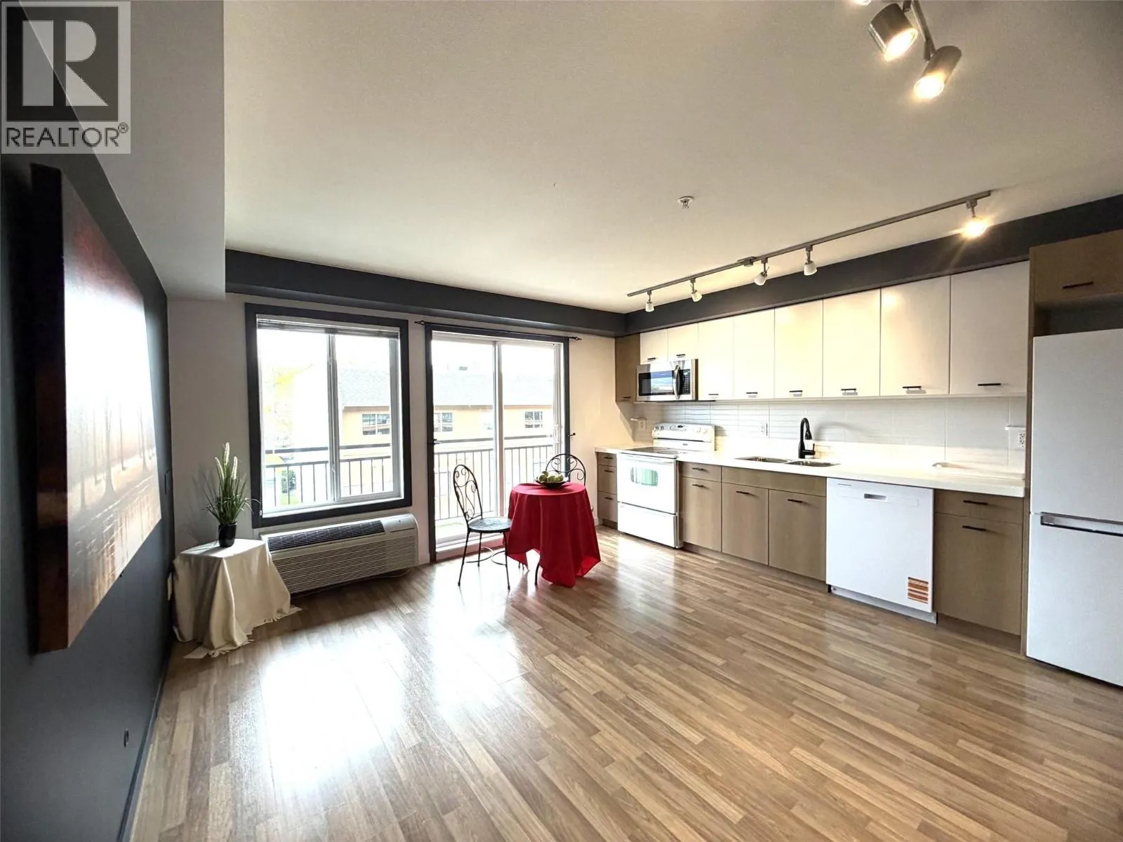 1550 Dickson Avenue Unit# 218