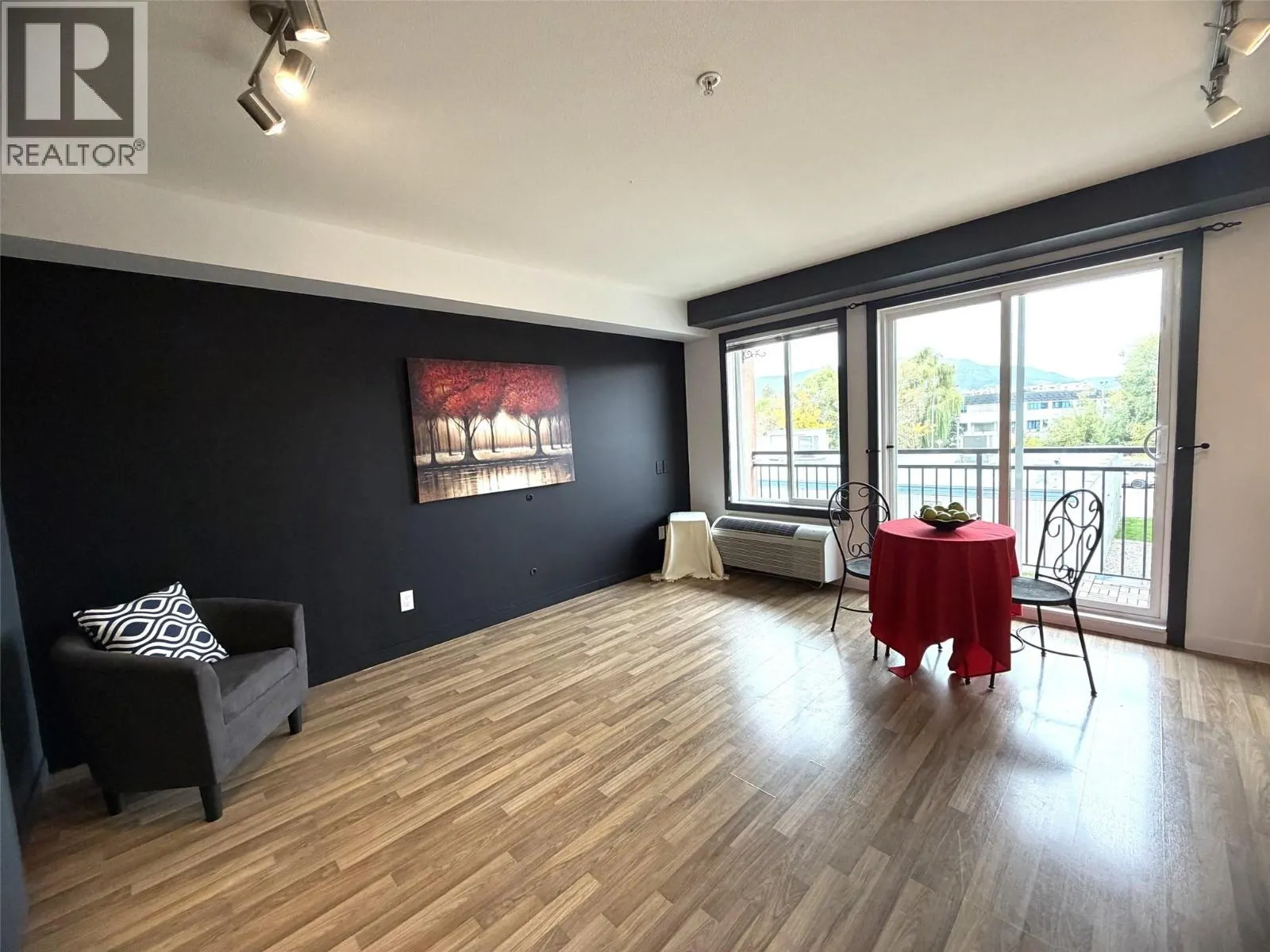 1550 Dickson Avenue Unit# 218