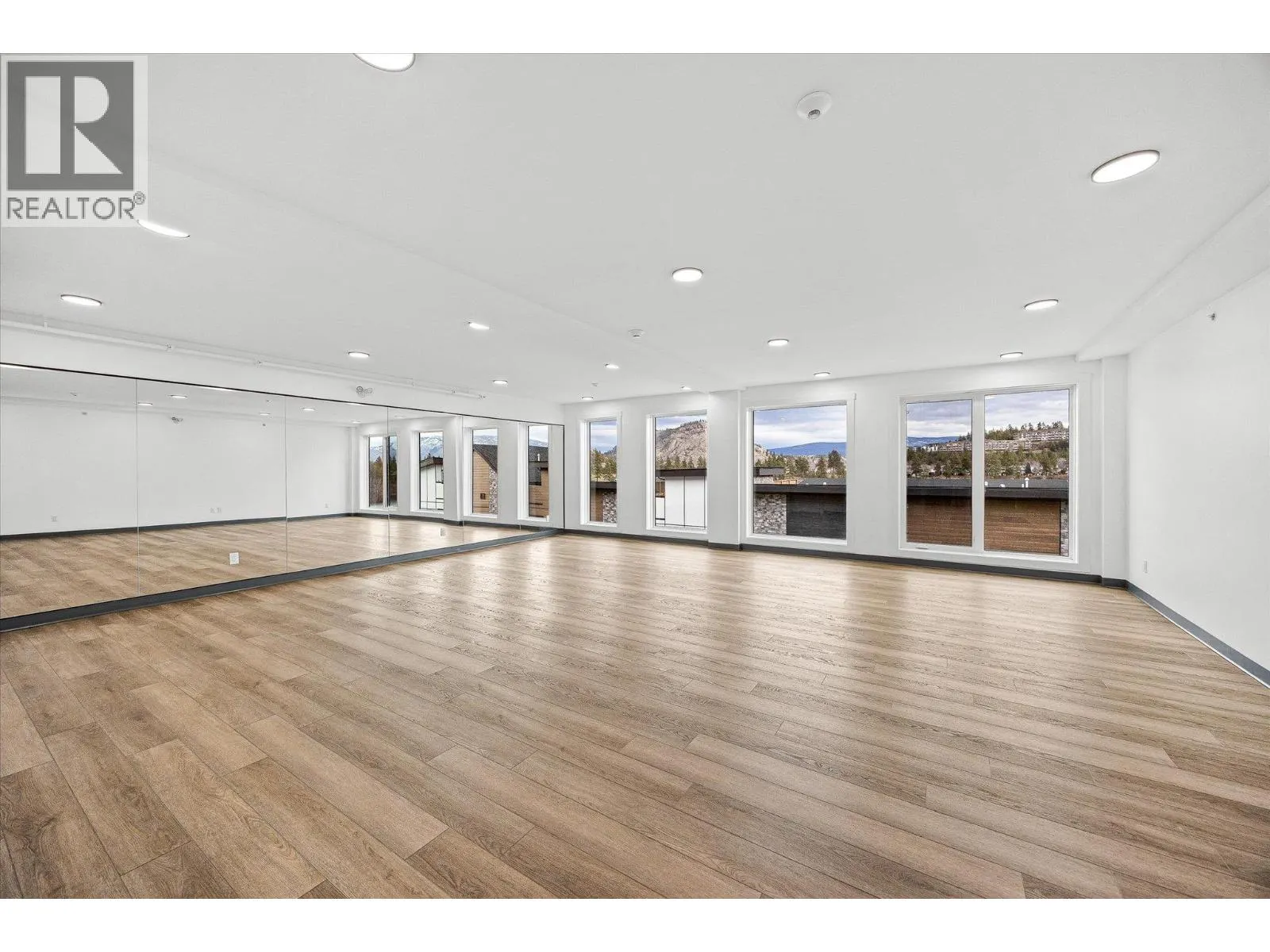 2735 SHANNON LAKE Road Unit# 303