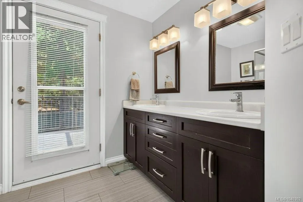 70 Islewood Dr