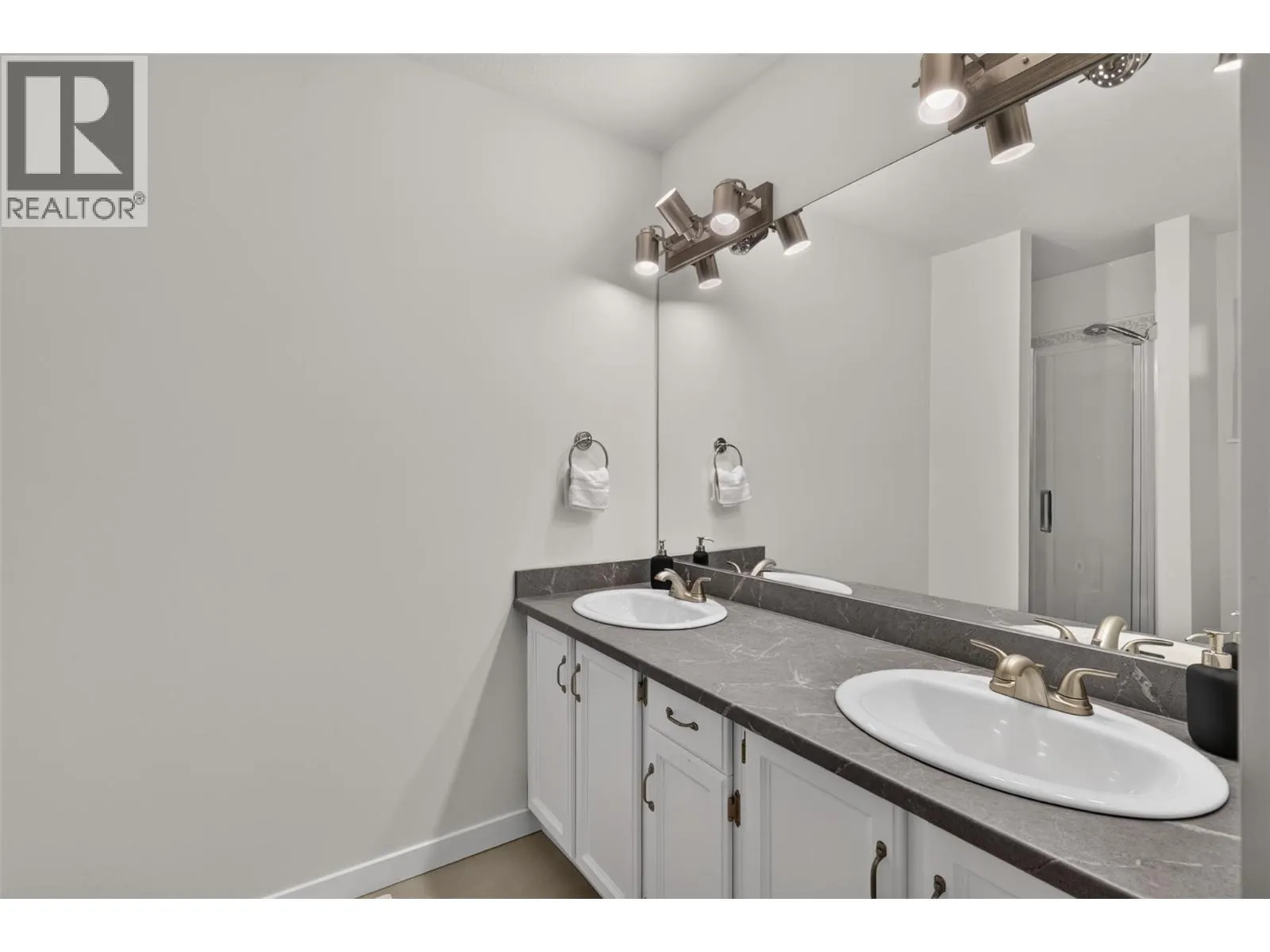 1853 Edgehill Avenue Unit# 10