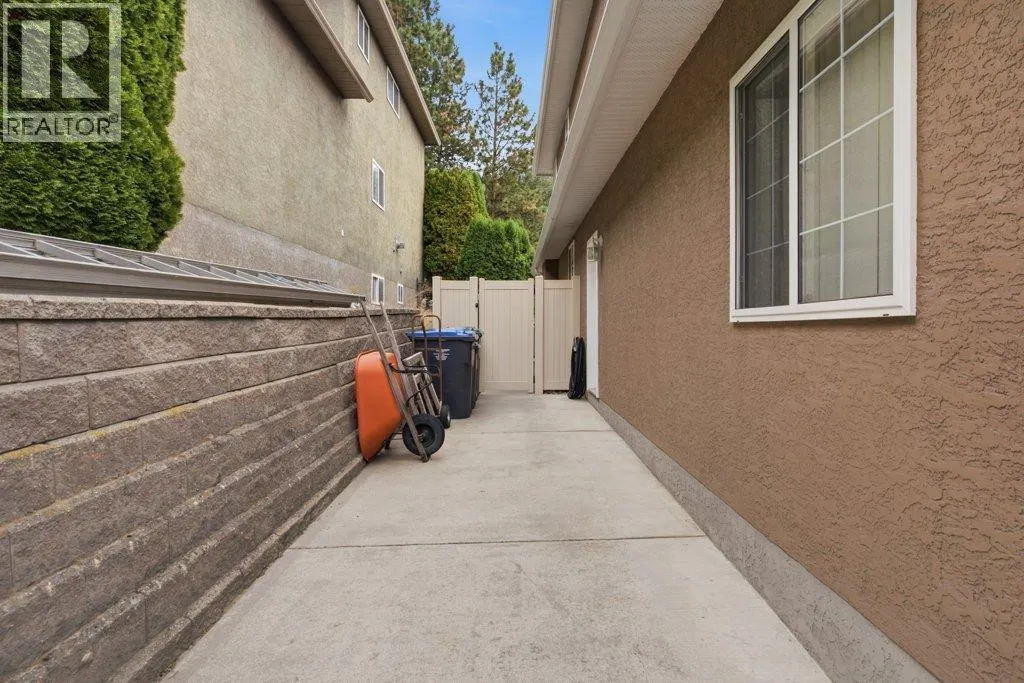 2097 Lillooet Crescent