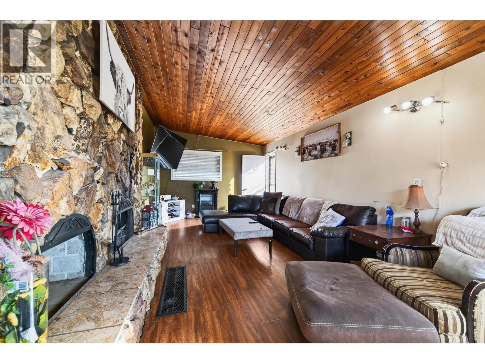 7941 Yellowhead Highway