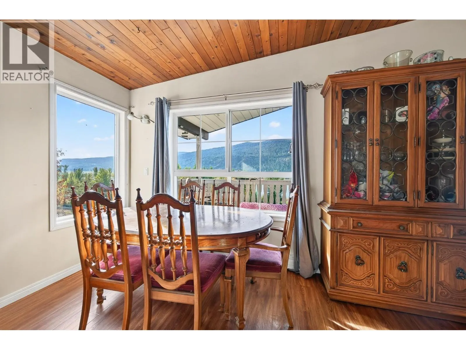 7941 Yellowhead Highway