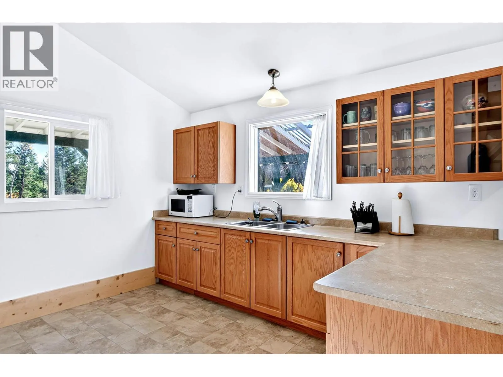 9524 Tranquille Criss Creek Road