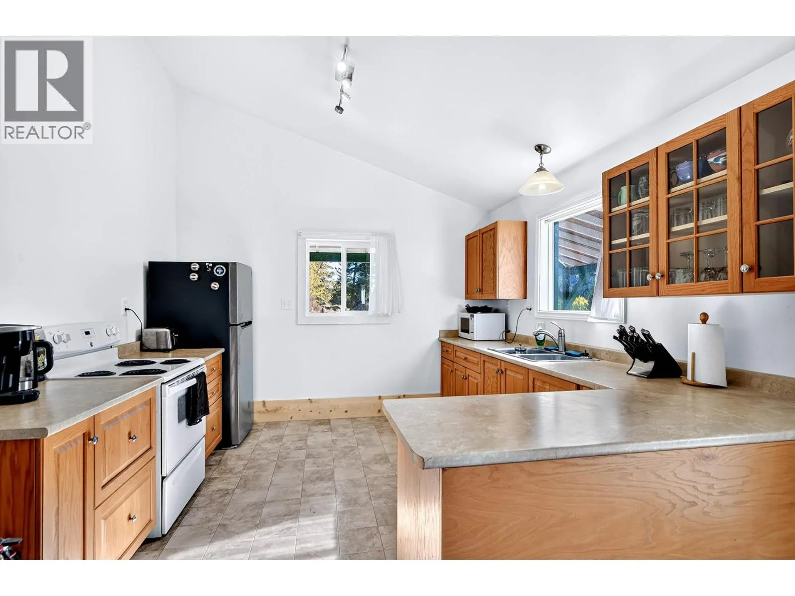 9524 Tranquille Criss Creek Road