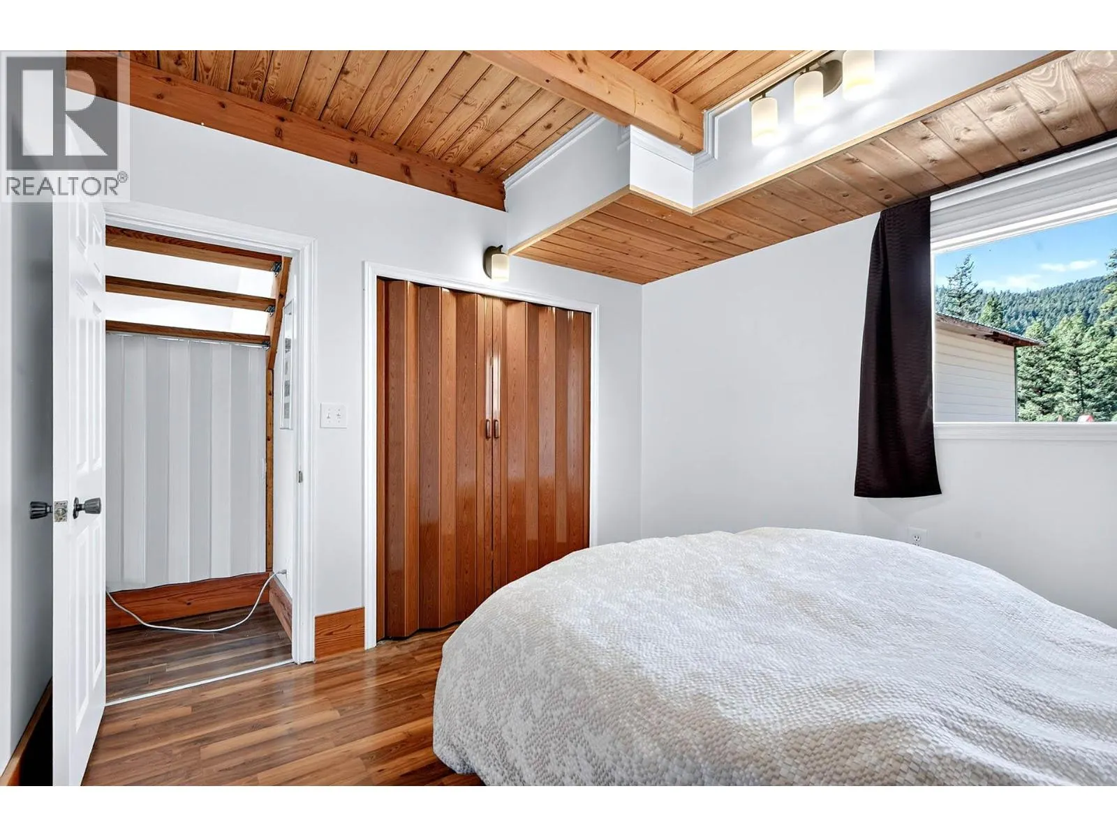 9524 Tranquille Criss Creek Road