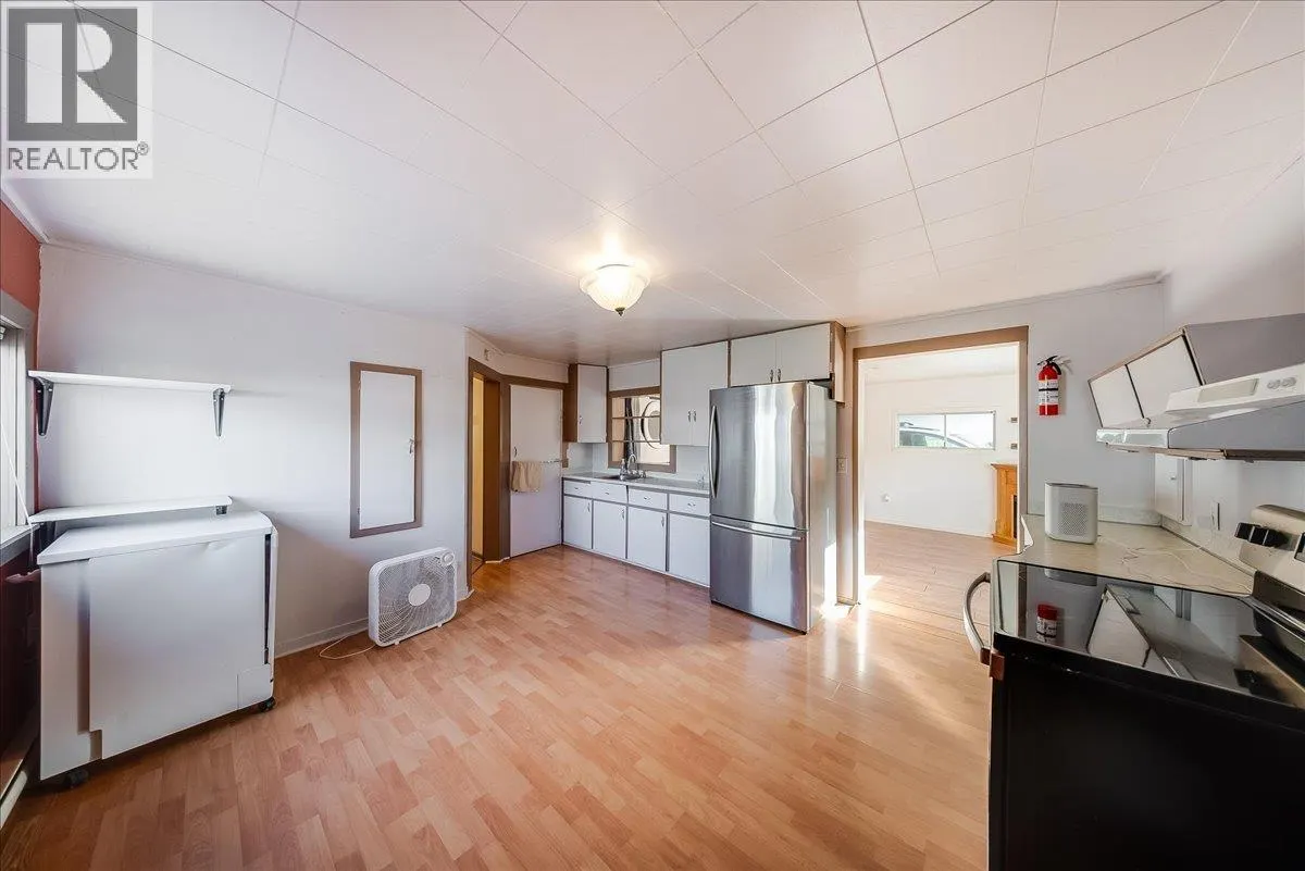 526 8TH Avenue