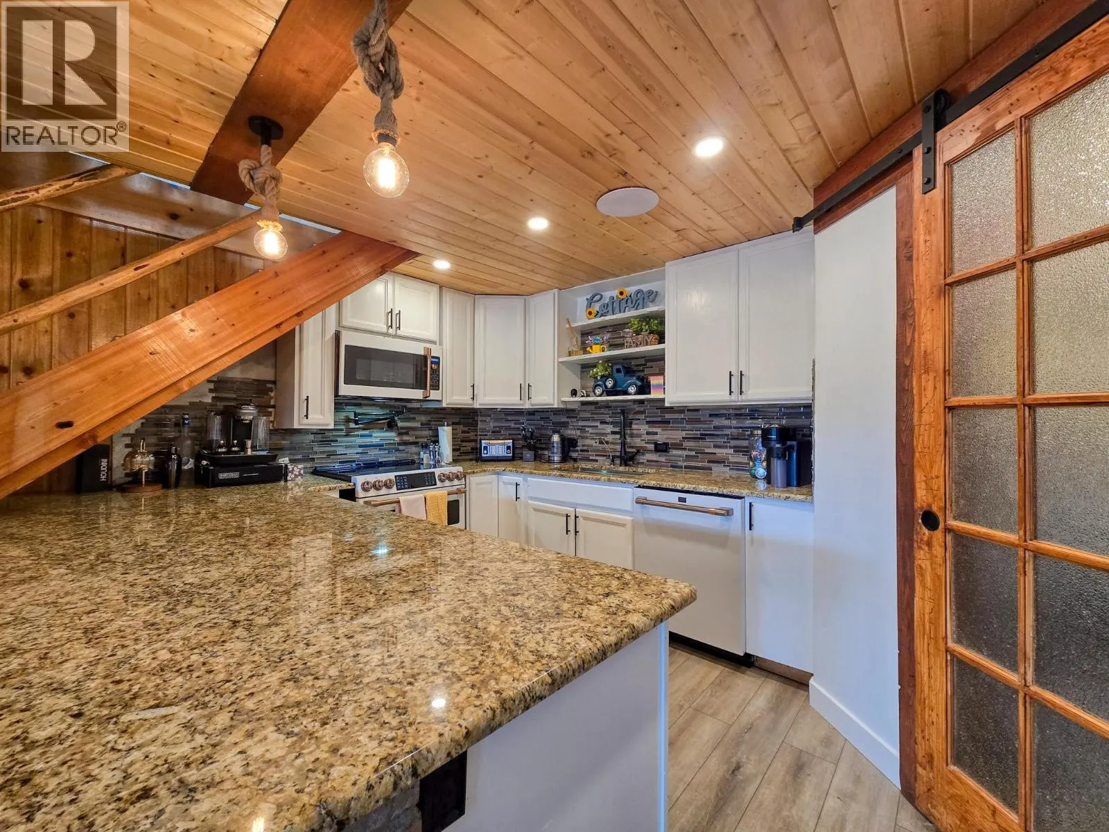 449 LAKEVIEW Place